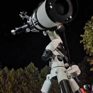 Na zdjęciu teleskop