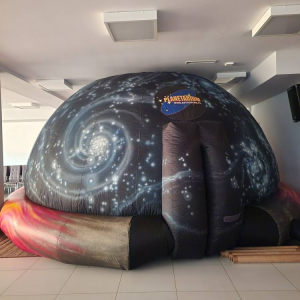 Na zdjęciu kopuła planetarium